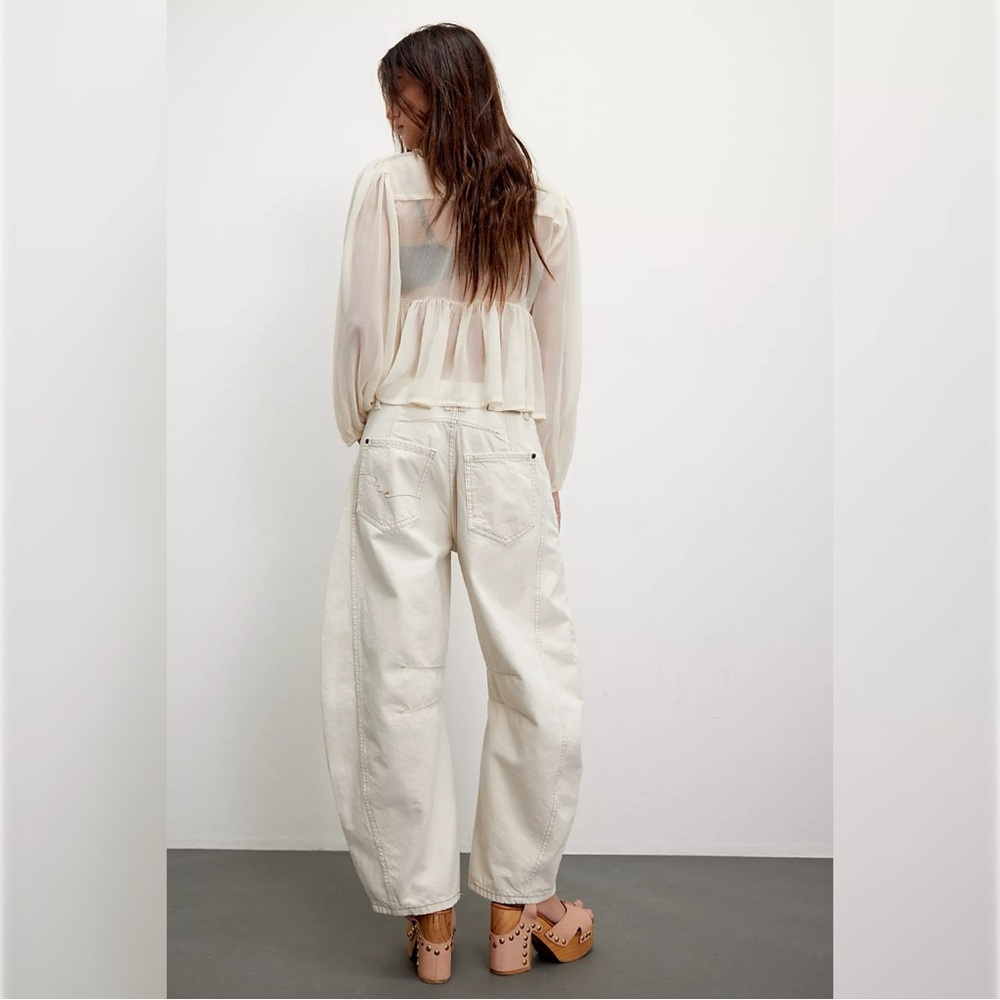 Free People Good Luck Barrel Jeans 29 Cream Milk Denim Curved Bow Leg Boho Chic - Picture 3 of 14